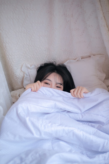 女仆乖乖脱内衣内裤打屁股